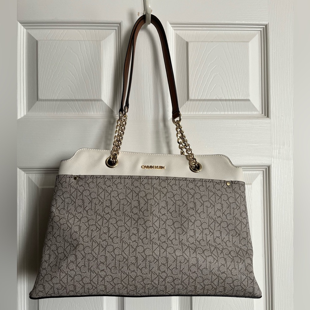 Calvin Klein purse Perfect for * Summer * Spring *
